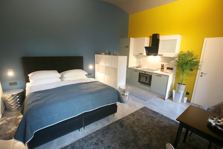 Room 4 of 83