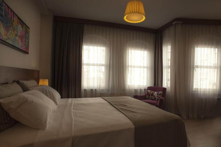 Room 9 of 23