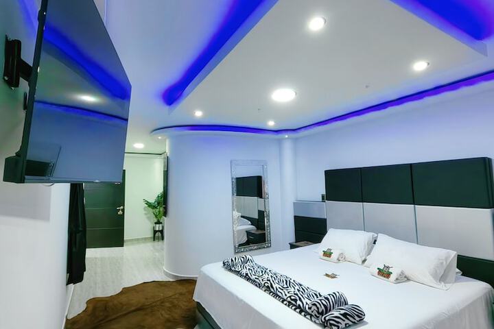 Room 2 of 30
