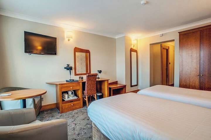 Room 43 of 119