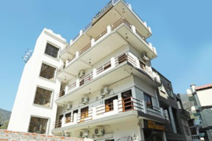 Hotel Saptrishi