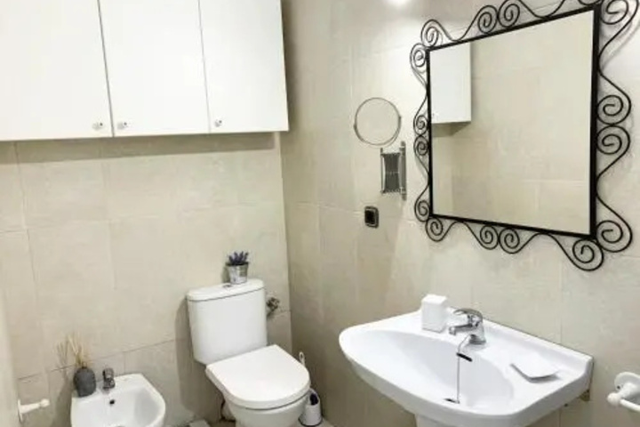 Room 9 of 13