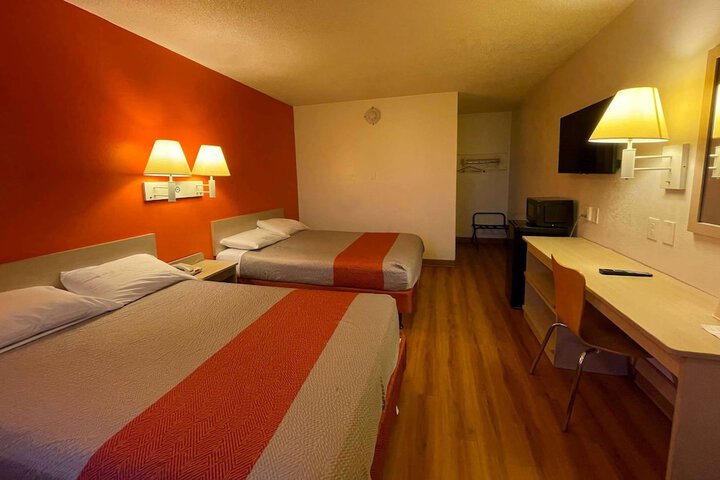 2 Double Beds (6 of 12)