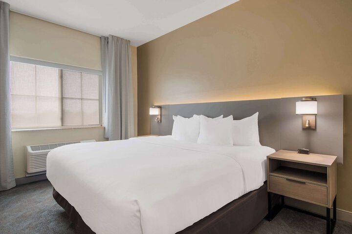 1 King Bed Efficiency (5 of 5)