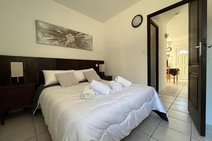 Room 3 of 37