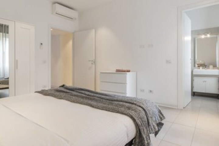 Room 15 of 37