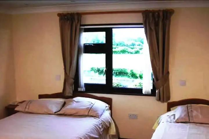 Room 5 of 10