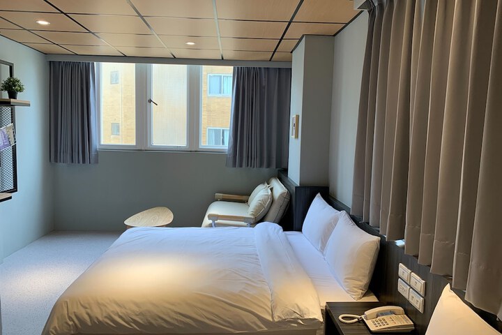 Room 21 of 42