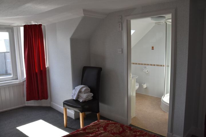 Room 11 of 20