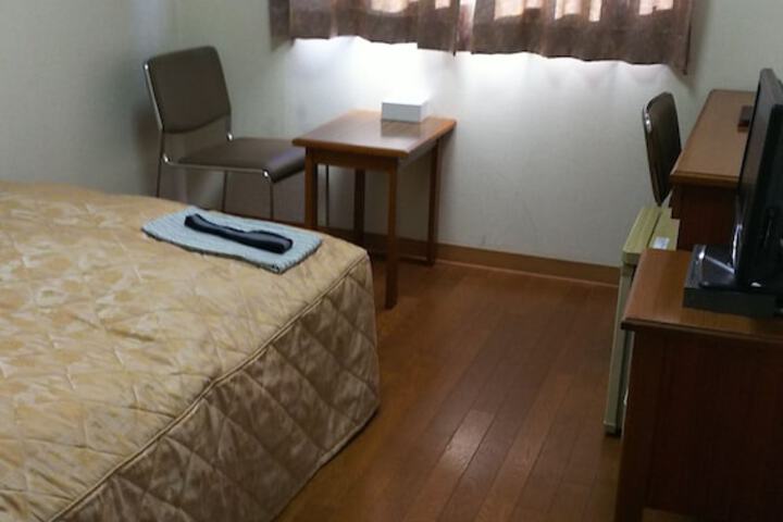 Room 5 of 80