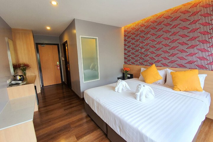 Room 4 of 17