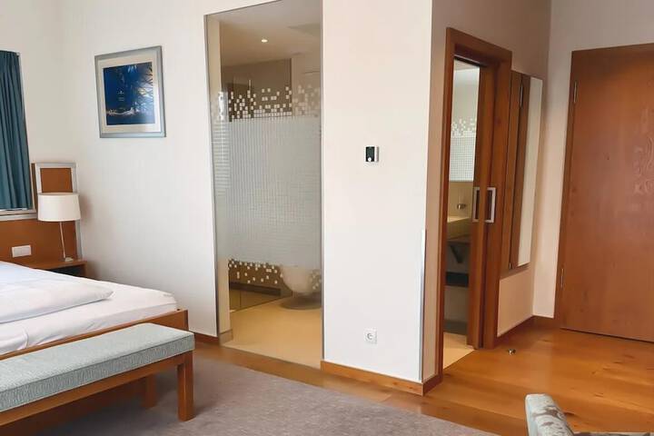 Room 44 of 233