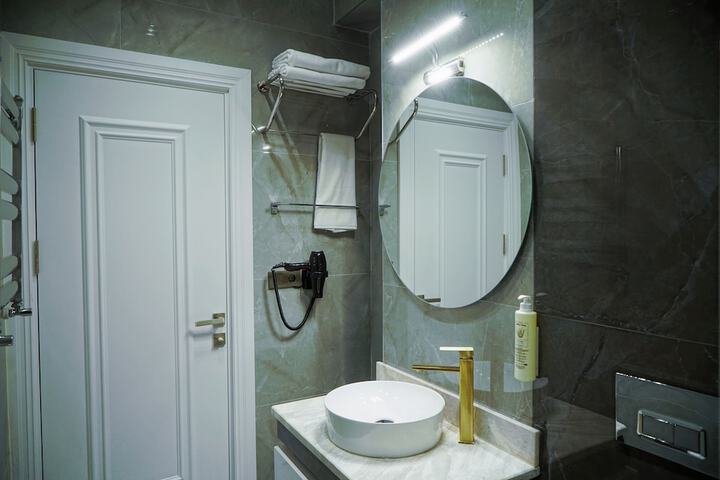 Room 62 of 94