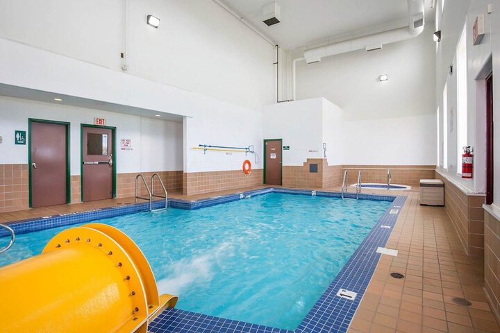 Pool Hotel
