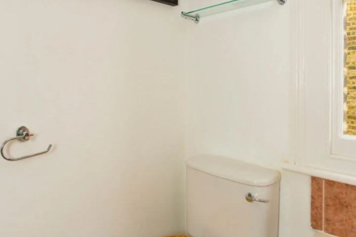 Room 8 of 16