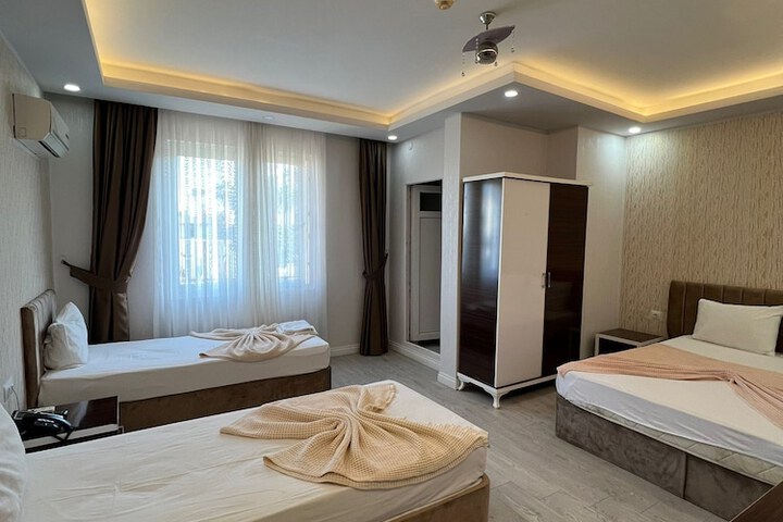 Room 11 of 18