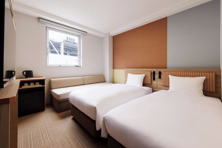 Room 25 of 42