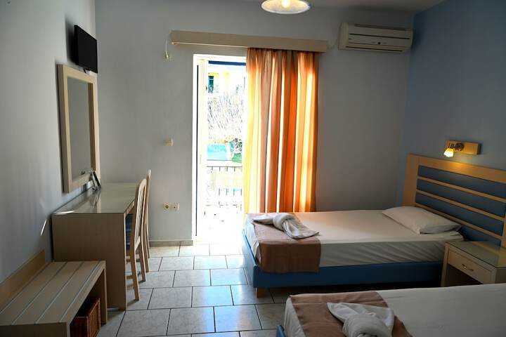 Room 12 of 105