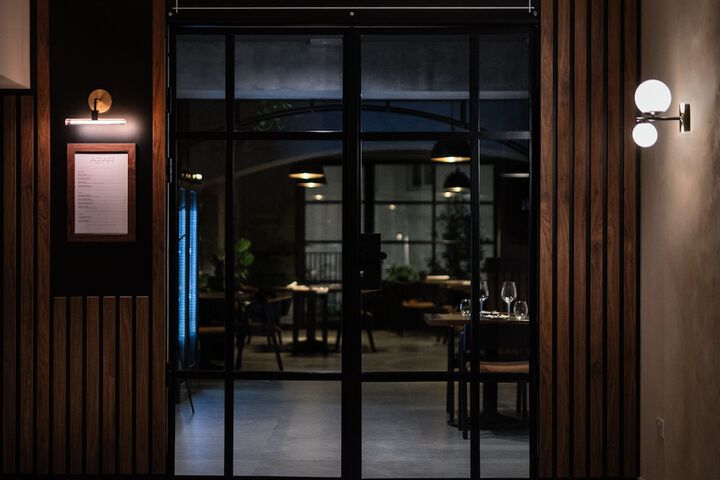 Dining 33 of 56