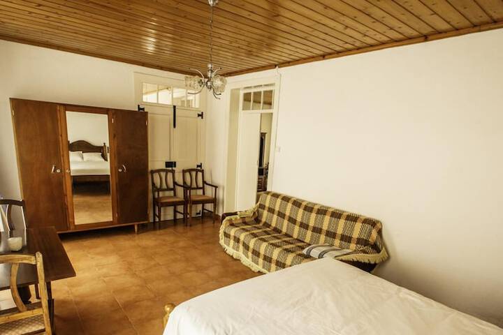 Room 8 of 28