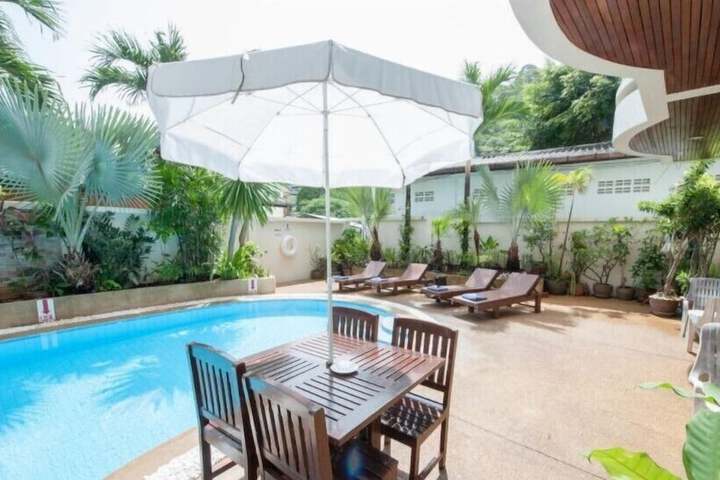 Pools & Facilities