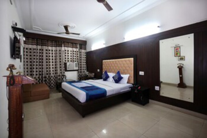 Room 25 of 25