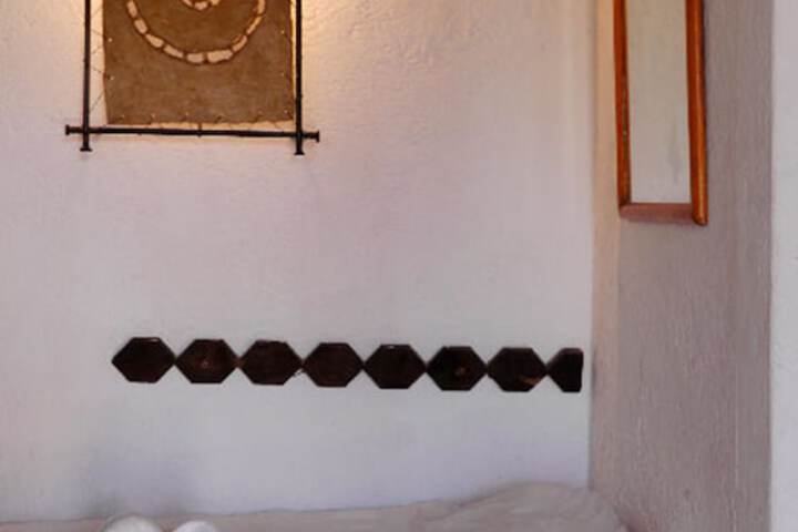 Room 10 of 18
