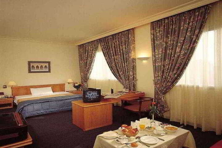 Room 7 of 8