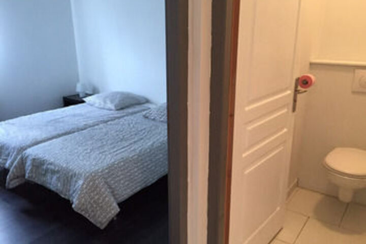 Room 5 of 13