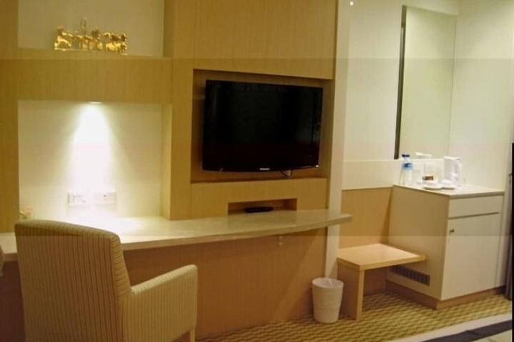 Room 25 of 58