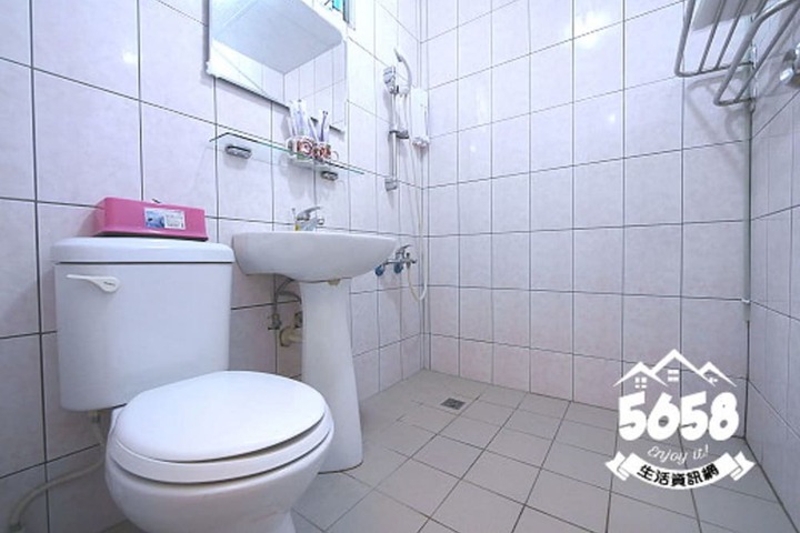 Room 10 of 20