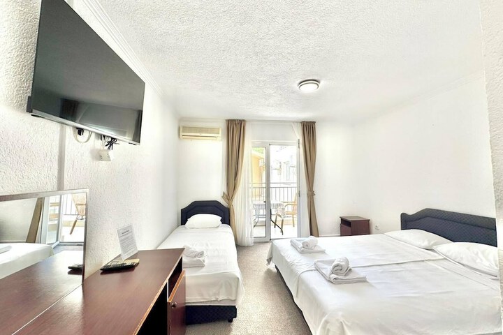 Room 9 of 73
