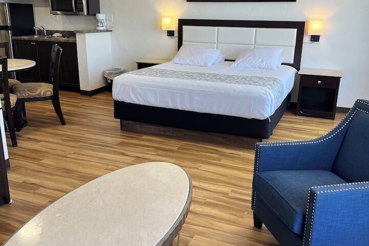 Room 32 of 79