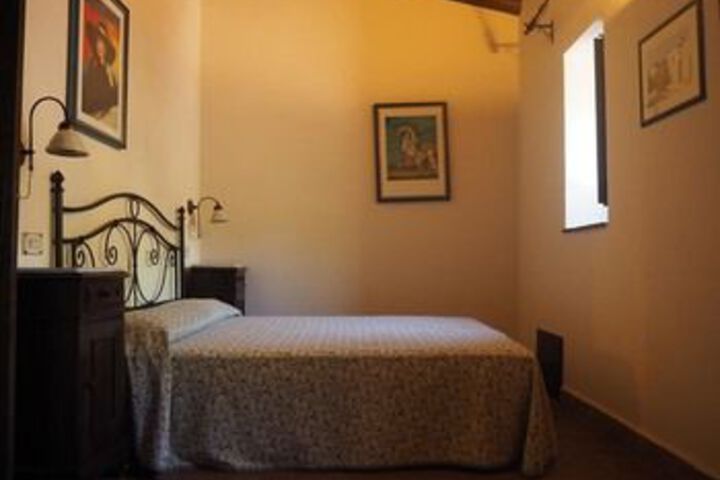 Room 27 of 49