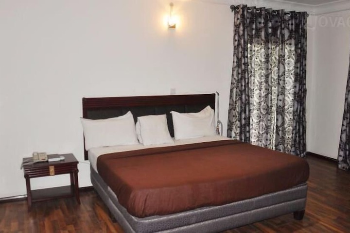 Room 8 of 15