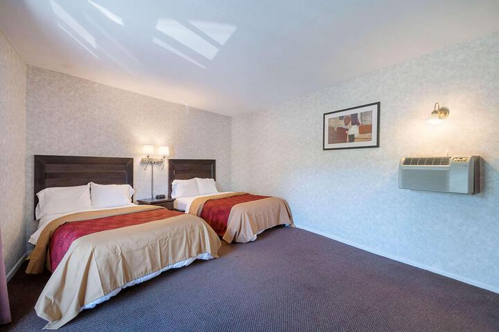 2 Double Beds (4 of 7)