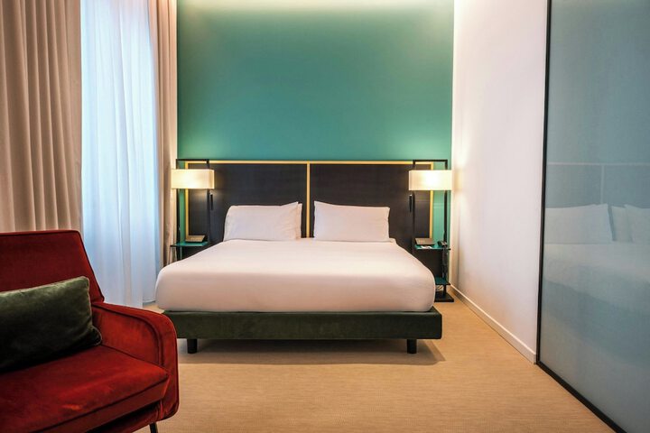 Room 18 of 105
