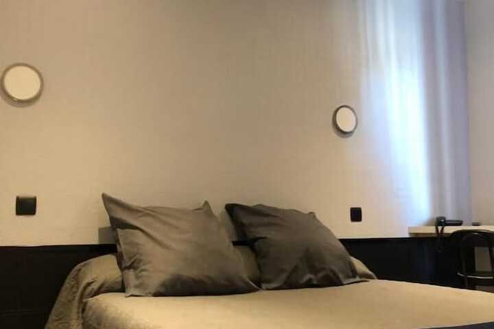 Room 3 of 23