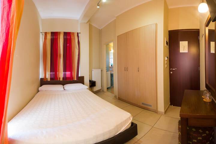 Room 33 of 103