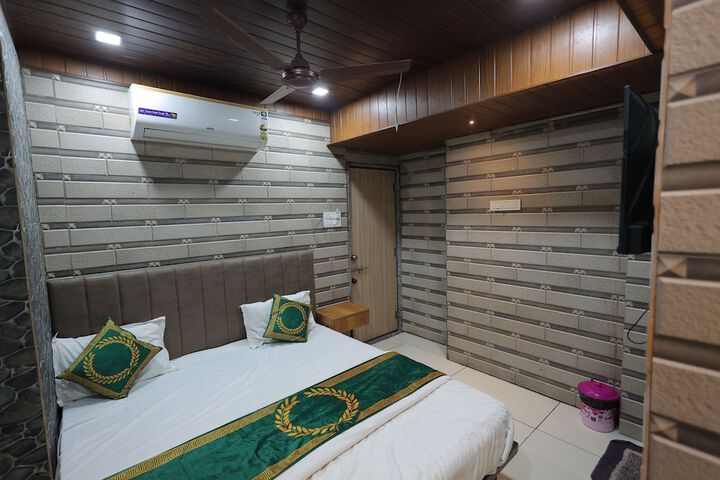 Room 12 of 29