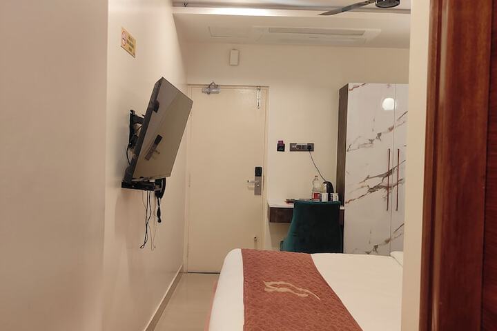 Room 14 of 30