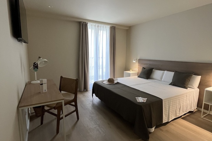 Room 3 of 16