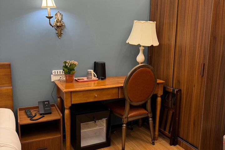 Room 52 of 96