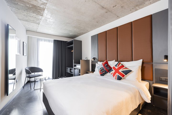 Room 25 of 82