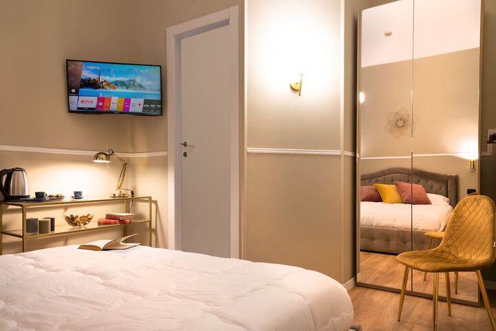 Room 18 of 28