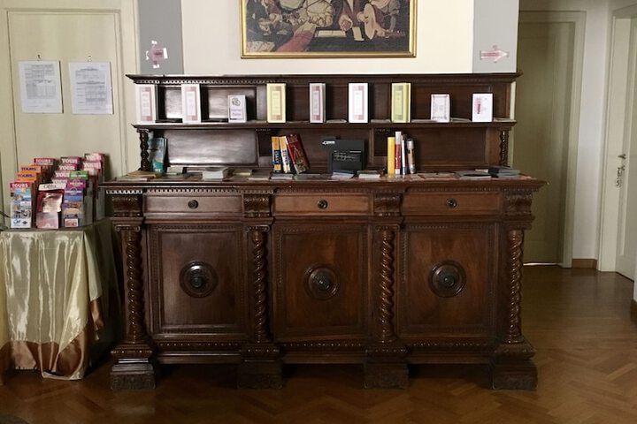 Concierge desk