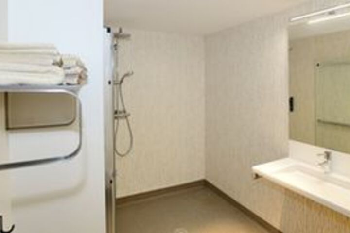 Room 3 of 10