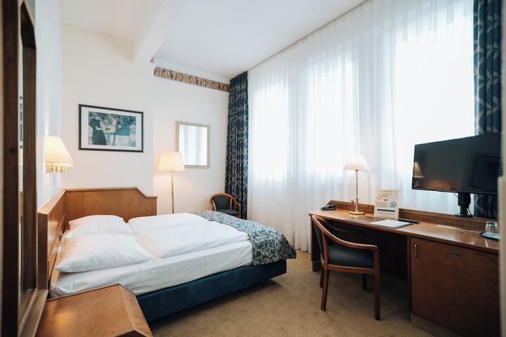 Room 32 of 81