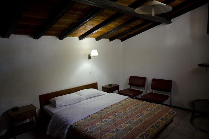 Room 4 of 68