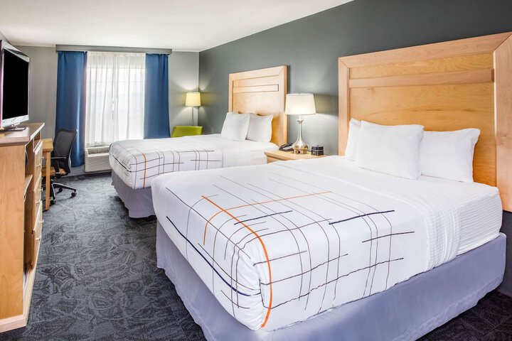 1 Queen Bed (17 of 17)